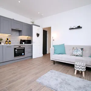 City Side, By Staybc Apartment